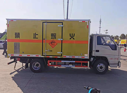 道滘镇爆破器材运输车技术升级与安全合规新趋势